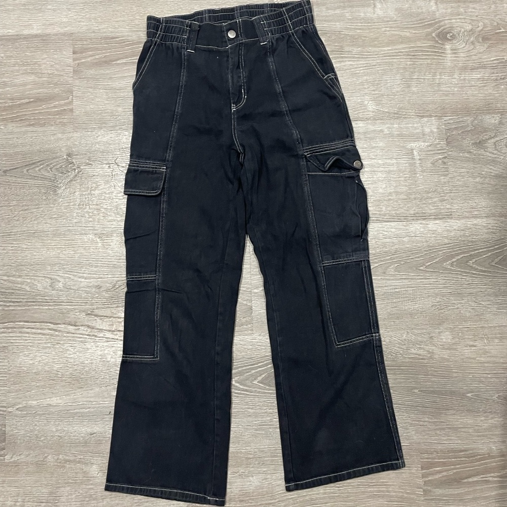 baggy black pants